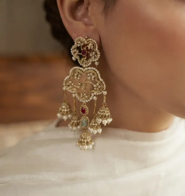 EARRING